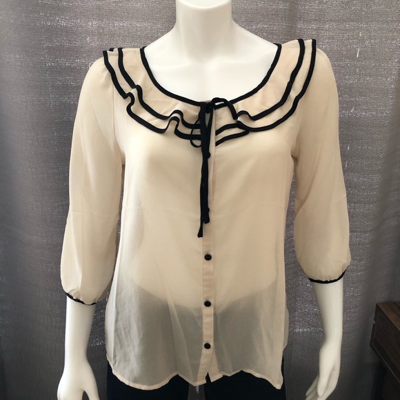 White button down tie front Blouse - Picture 2 of 3